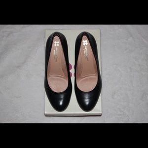 Naturalizer Classic black heels! Wide Width